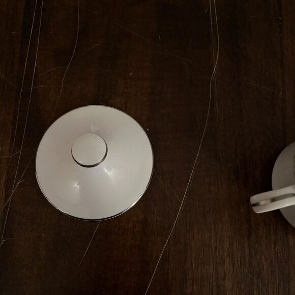 Crown Victoria - Carolyn - Sugar Bowl & Lid - Picture 5 of 6